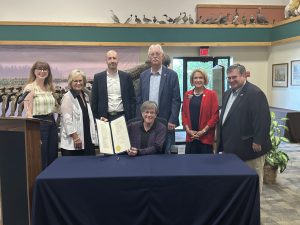 waterbillsigning7925