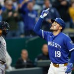 Massey hits tiebreaking RBI single in 9th inning, Royals beat Reds 5-2